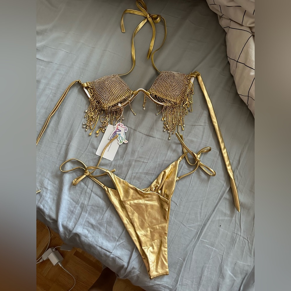 SOLD ‼️The Lumi Shop Fallen Rhinestone Set